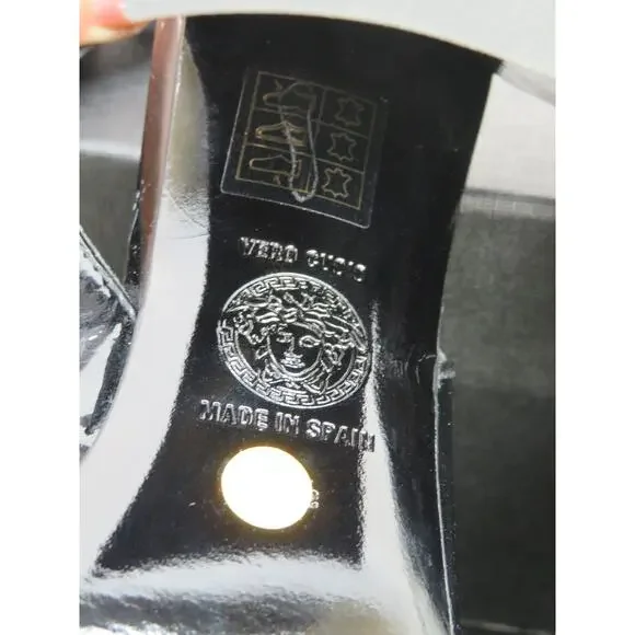 NIB VERSACE BLACK PATENT LEATHER GOLD MEDUSA LOGO SANDALS HEEL PUMPS 37.5 7.5